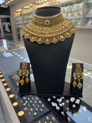 Womens Antique Necklace 