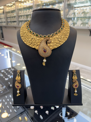 Womens Antique Necklace 