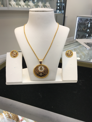 Women’s meenakari necklace