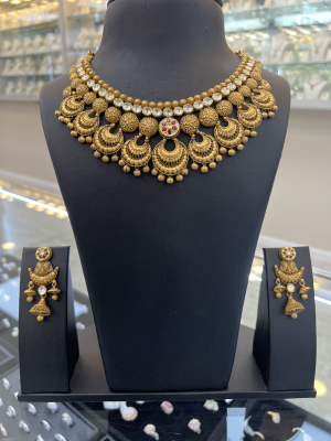 Womens Antique Necklace 