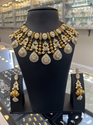 Womens Antique Necklace 