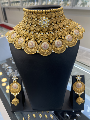 Womens Antique Necklace 
