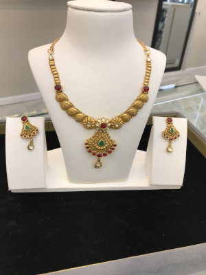 Women’s antique necklace 